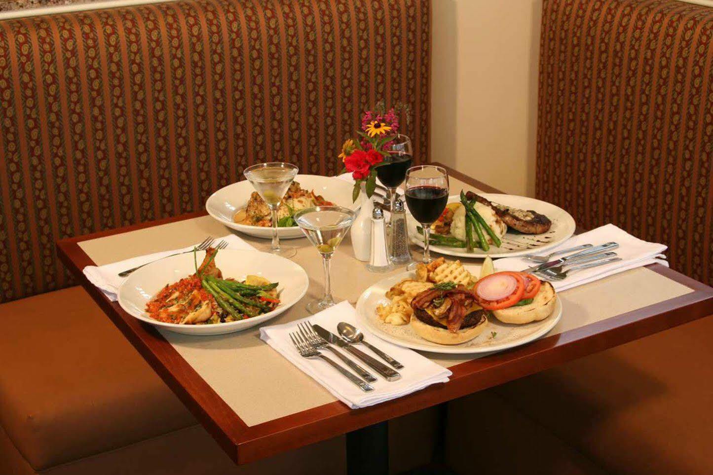 Hilton Garden Inn Pittsburgh University Place Restoran fotoğraf